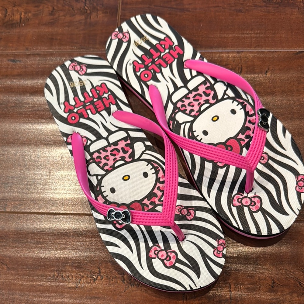 New Hello Kitty Flip Flops Zebra & Leopard, Size 6 - Picture 2 of 5
